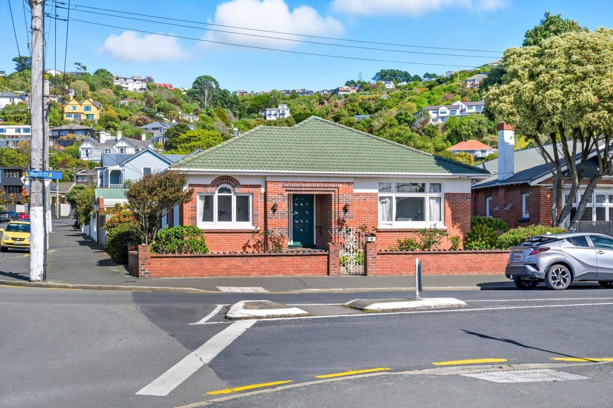31 Beach Street, Saint Clair, Dunedin - Carousel 2