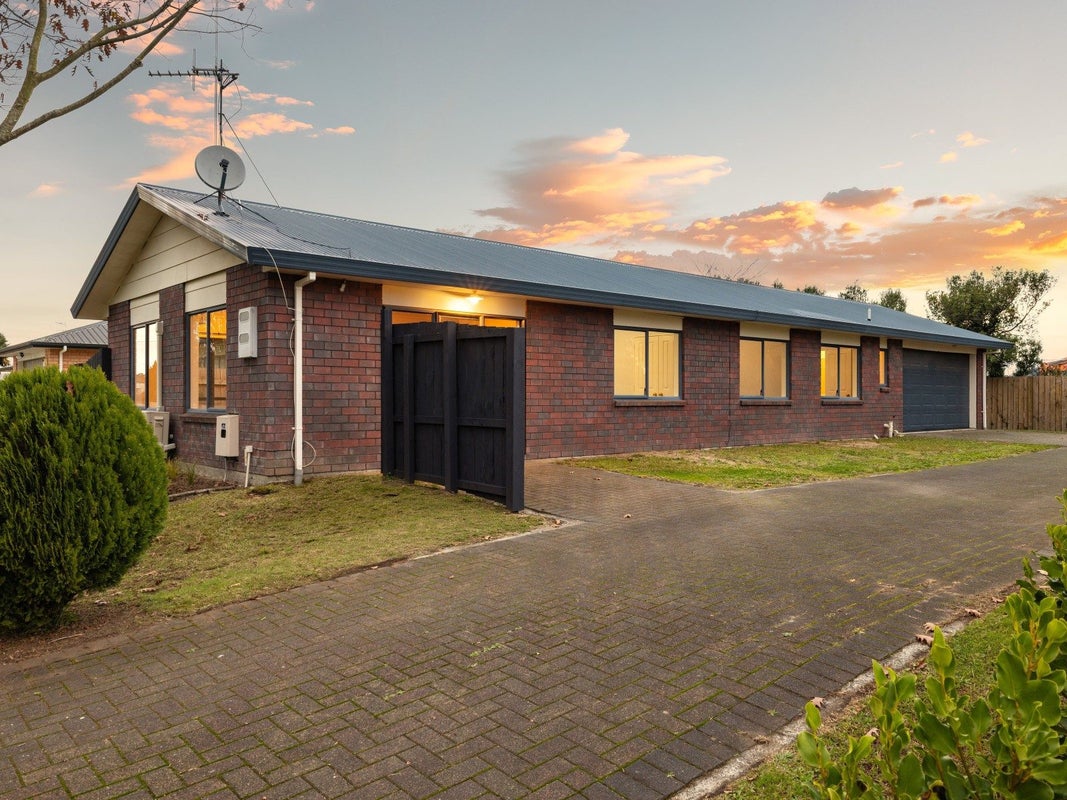 9 Catalina Drive, Melville, Hamilton - Carousel 1