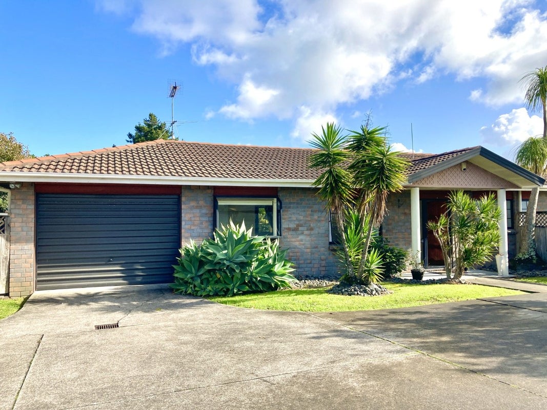 2/76 Frank Nobilo Drive, Golflands, Auckland - Carousel 2