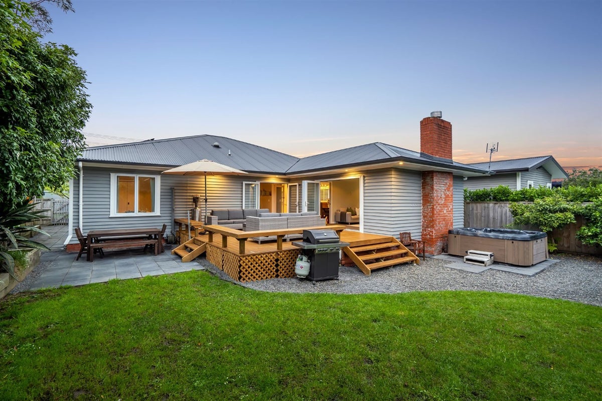 49 Eversleigh Road, Belmont, Auckland - Carousel 1