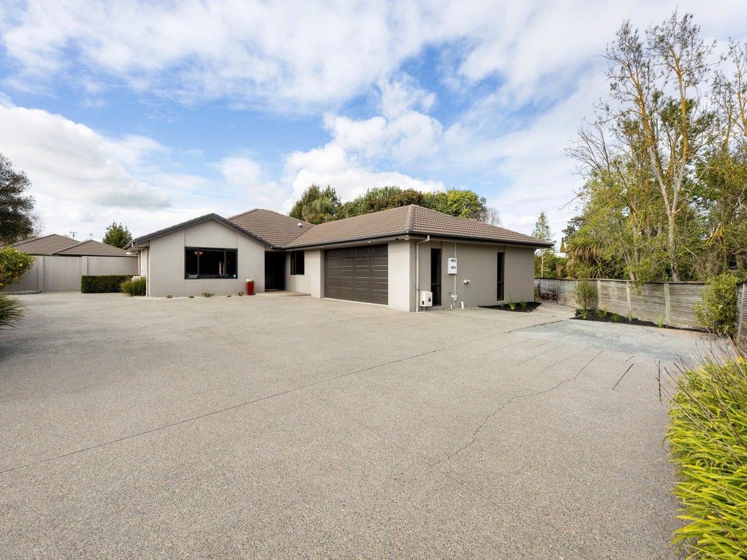 28 Somerton Drive, Huntington, Hamilton - Carousel 1