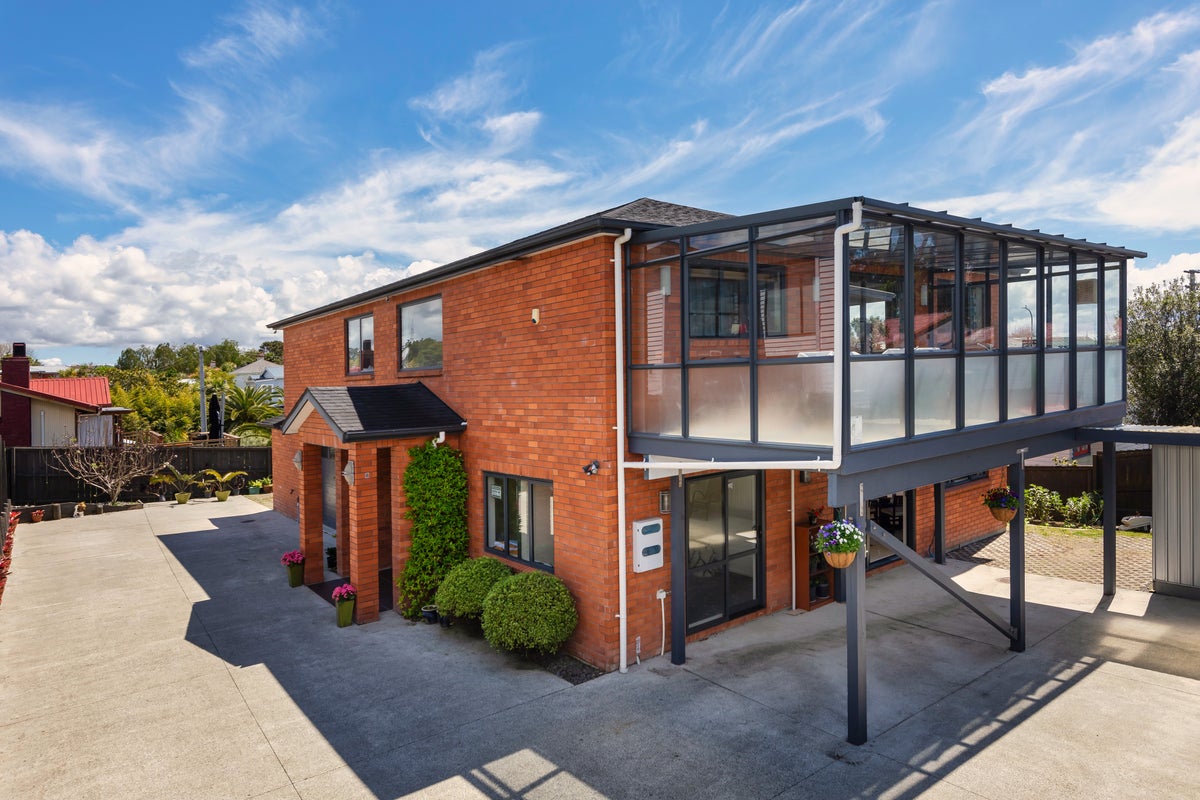 8 Larch Street, Avondale, Auckland - Carousel 1