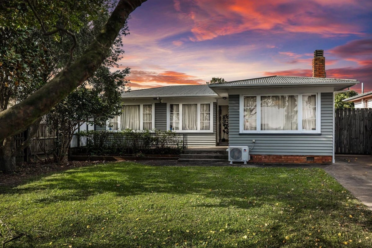 69 Taikata Road, Te Atatu Peninsula, Auckland - Carousel 1