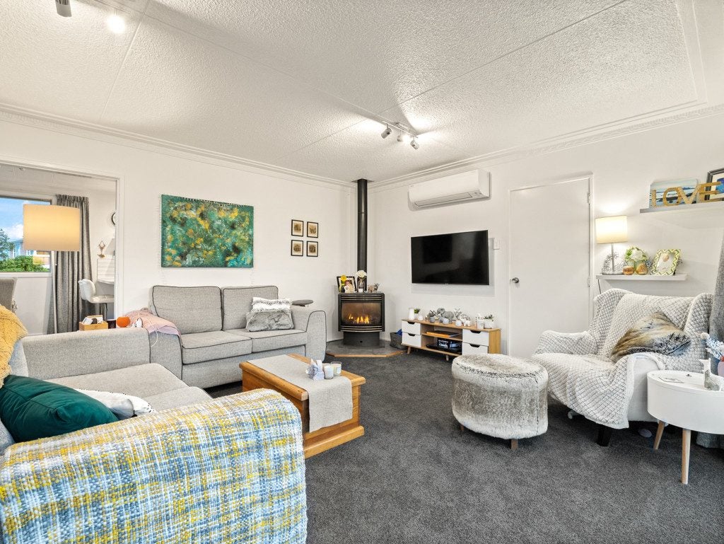 8 Strode Street, Halfway Bush, Dunedin - Carousel 1