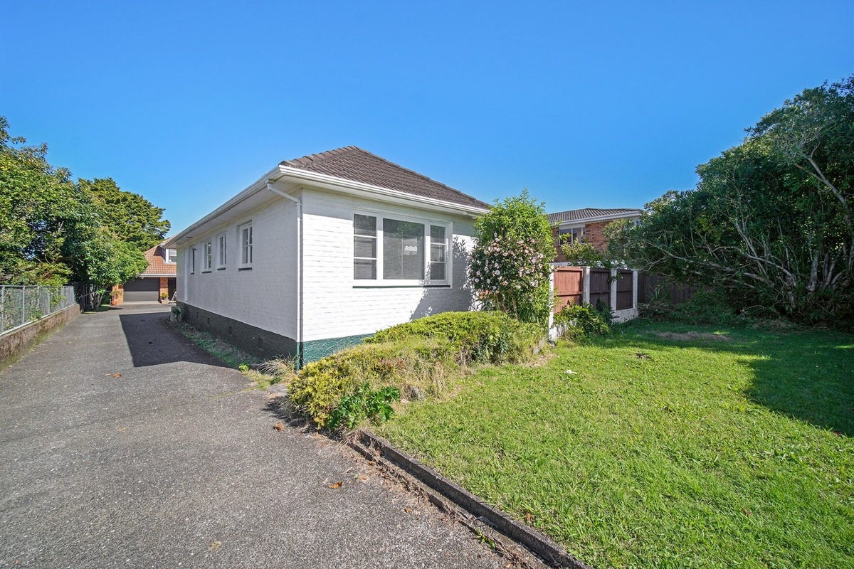 2 Rewi Road, Royal Oak, Auckland - Carousel 2