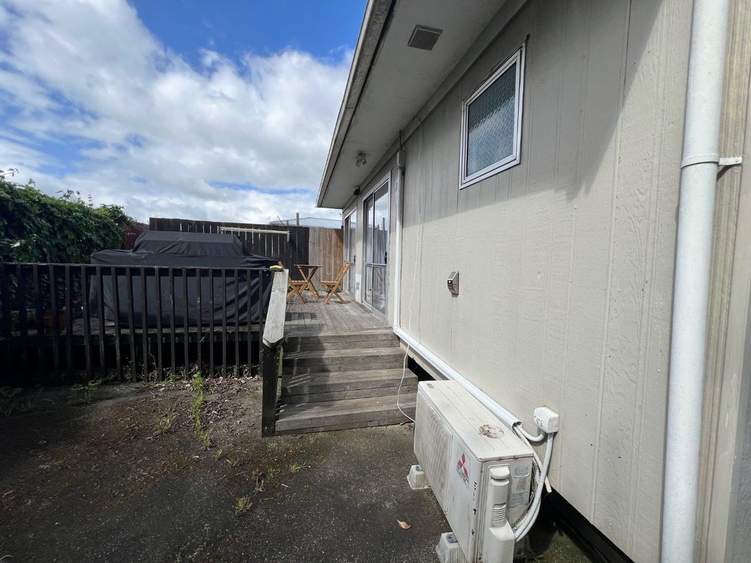 5 Knights Drive, Hillpark, Auckland - Carousel 2