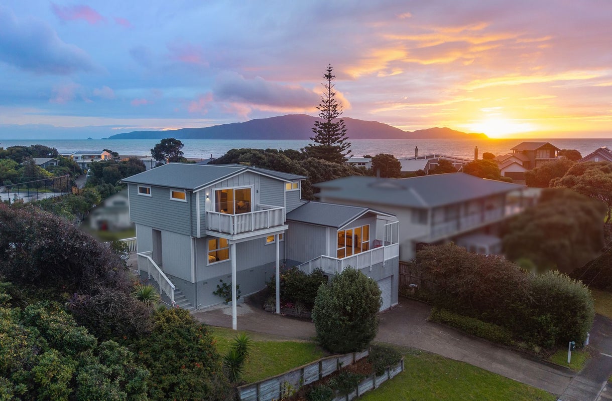 8 Hughes Street, Waikanae Beach, Kapiti Coast, Wellington - Carousel 1