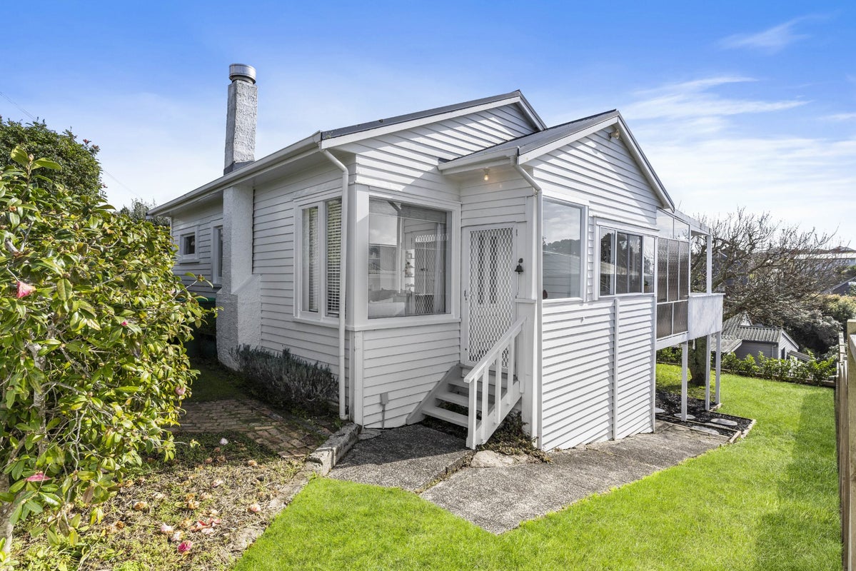32 Selwyn Road, Cockle Bay, Auckland - Carousel 2