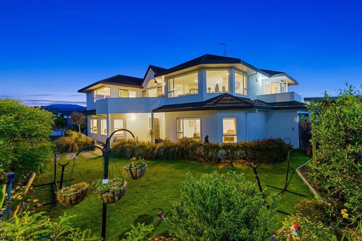 324 Manly Street, Paraparaumu Beach, Paraparaumu - Carousel 1