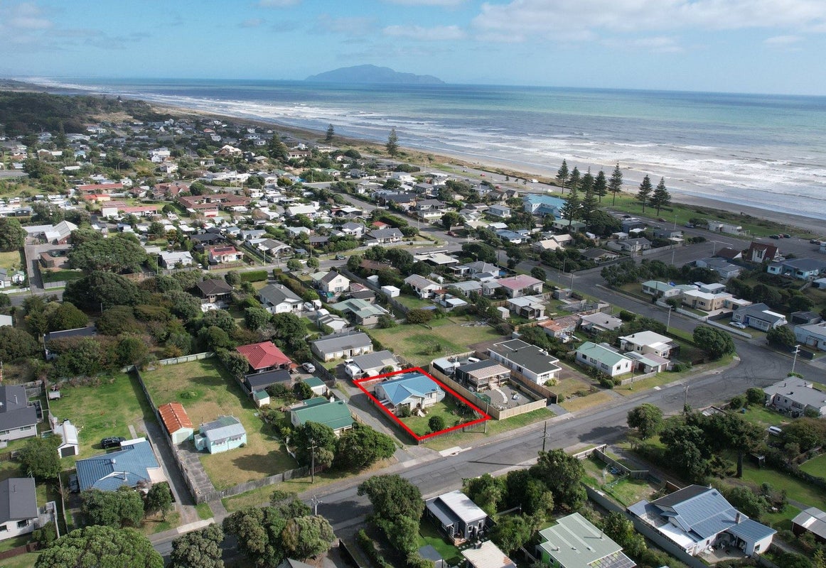 9 Toi Street, Otaki Beach, Otaki - Carousel 1