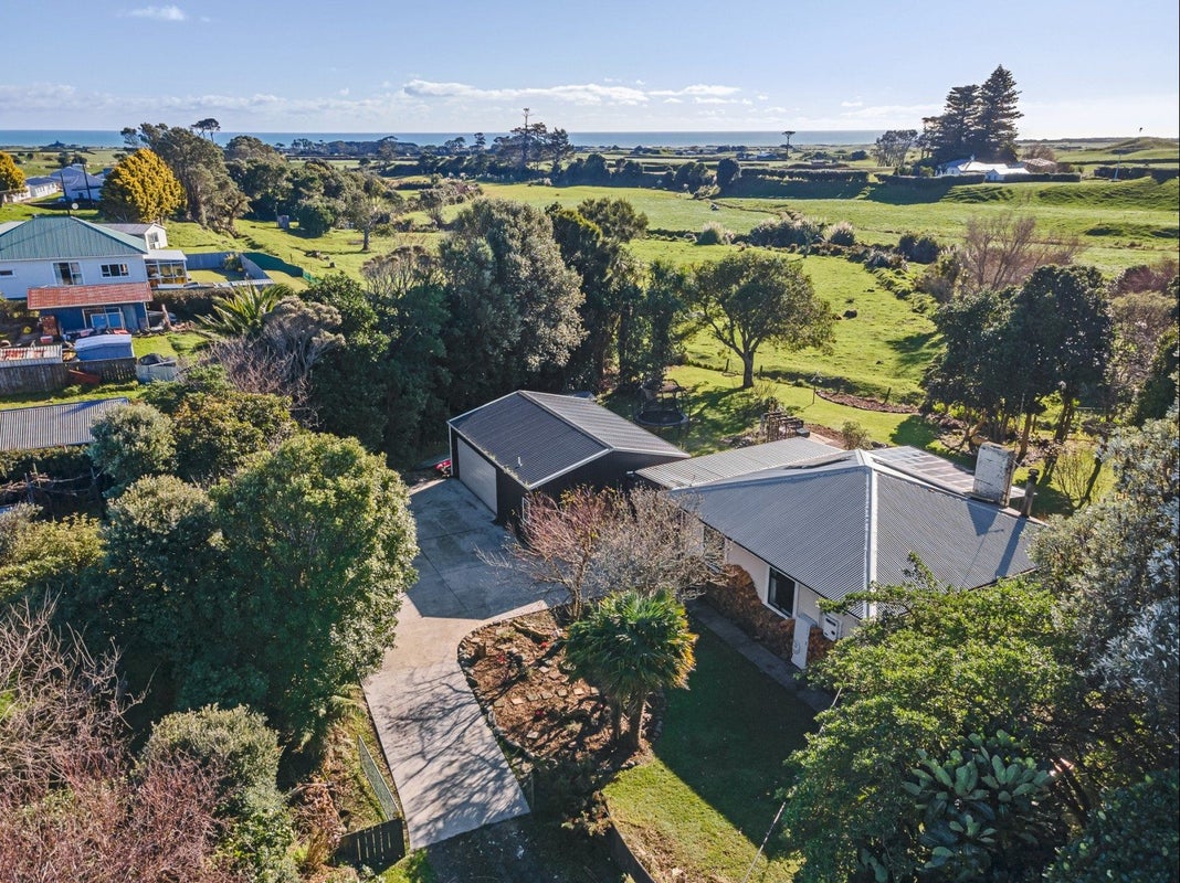 6929 South Road, New Plymouth - Carousel 1