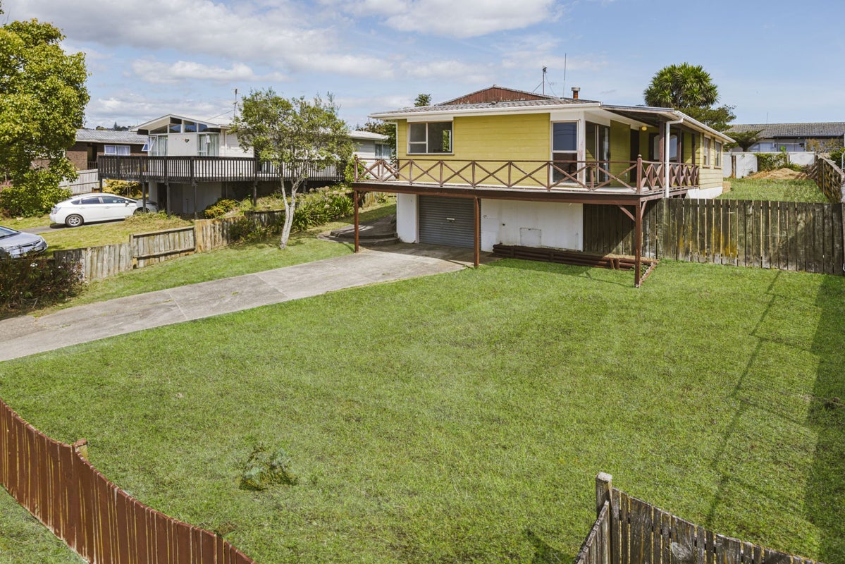 7 Maytime Street, Clover Park, Auckland - Carousel 1
