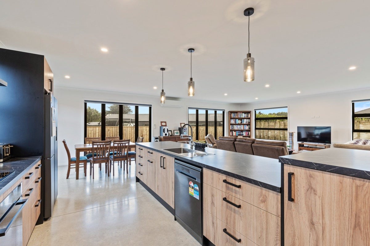 11 Smith Street, Lepperton, New Plymouth - Carousel 2