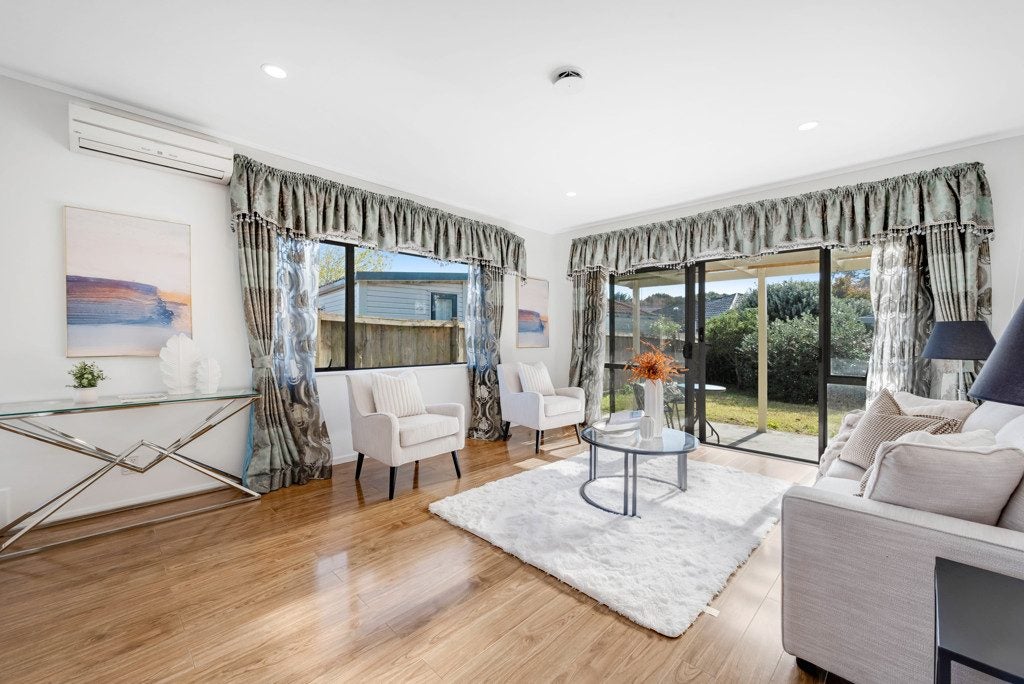 2/9 Bernie Edwards Place, Botany Downs, Auckland - Carousel 1