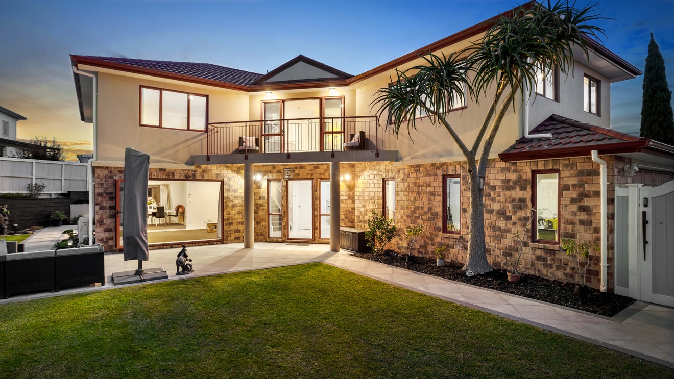 13 Onemana Way, Te Atatu Peninsula, Auckland - Carousel 1