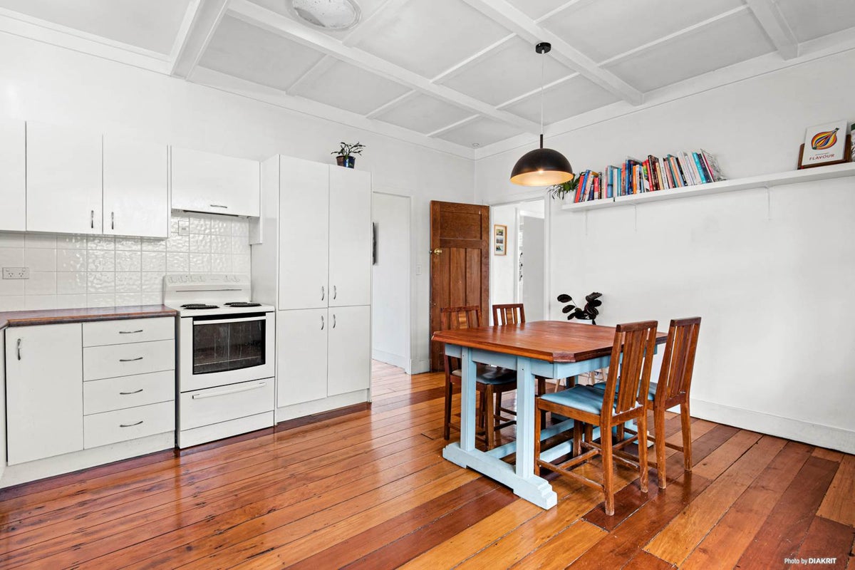 82 Lynwood Road, New Lynn, Auckland - Carousel 2