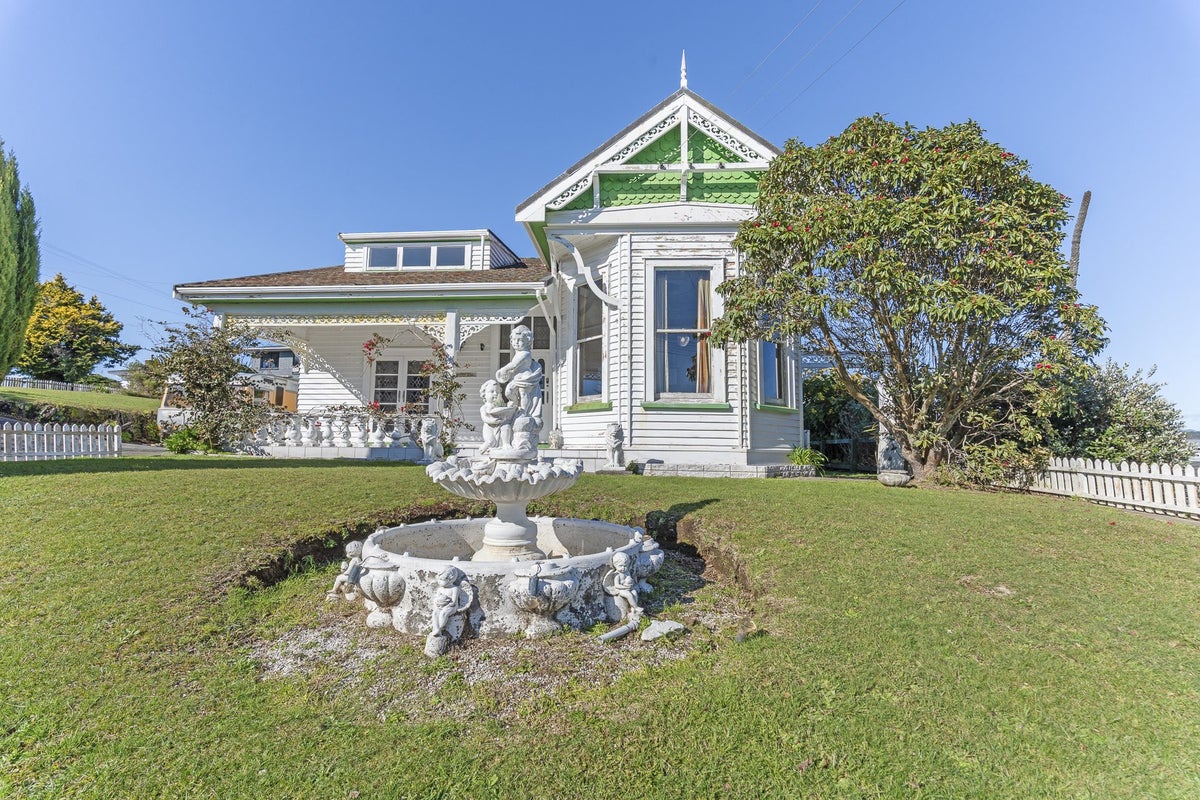 265F Tukapa Street, Hurdon, New Plymouth - Carousel 1
