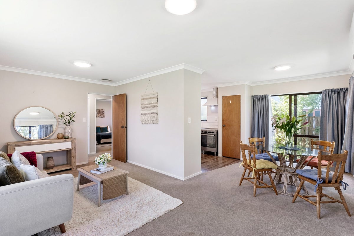 5/4 Stewart Drive, Newlands, Wellington - Carousel 1
