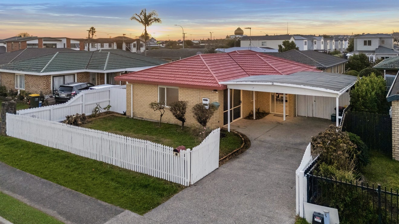 84 Manuroa Road, Takanini, Papakura, Auckland - Carousel 1