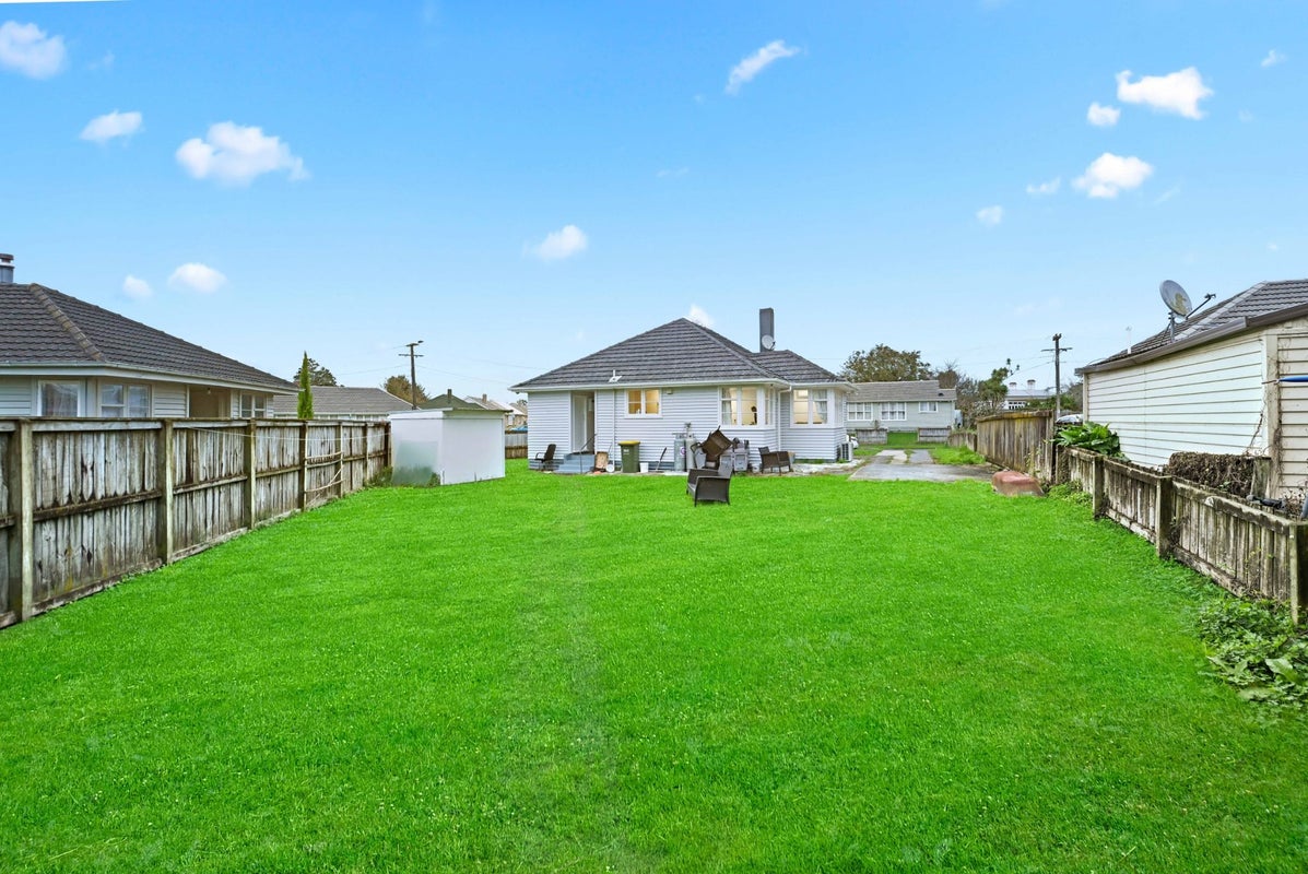 2 Emerson Place, Enderley, Hamilton - Carousel 13