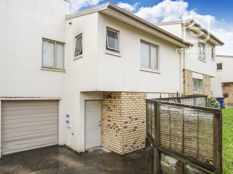 6 Gina Avenue, Ranui, Auckland - Carousel 1