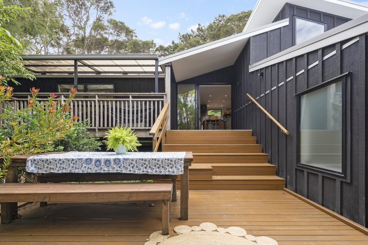 7A Atkinson Road, Titirangi, Auckland - Carousel 1