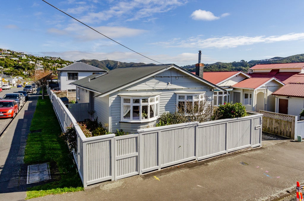 58 Donald Street, Karori, Wellington - Carousel 1