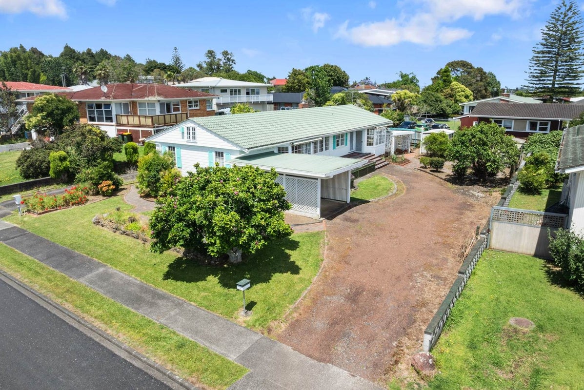 3 Patricia Place, Hill Park, Manukau City, Auckland - Carousel 1