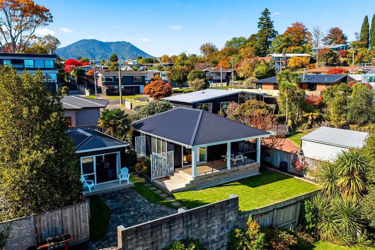 19 Awanui Street, Hilltop, Taupo - Carousel 1