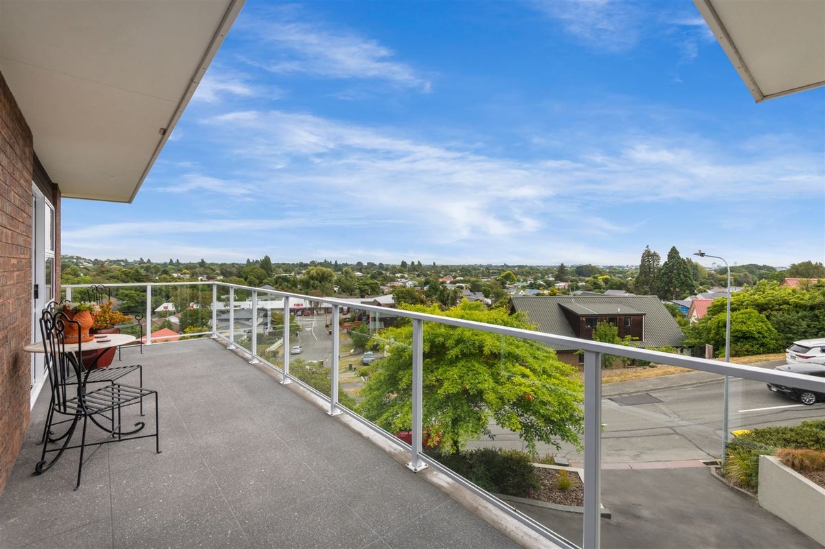 8A Woodlau Rise, Huntsbury, Christchurch - Carousel 1