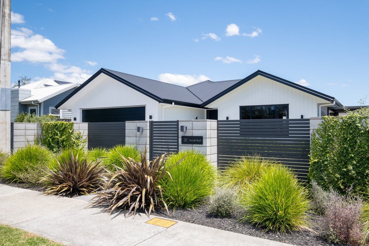 131 Arataki Road, Havelock North, Havelock North - Carousel 1