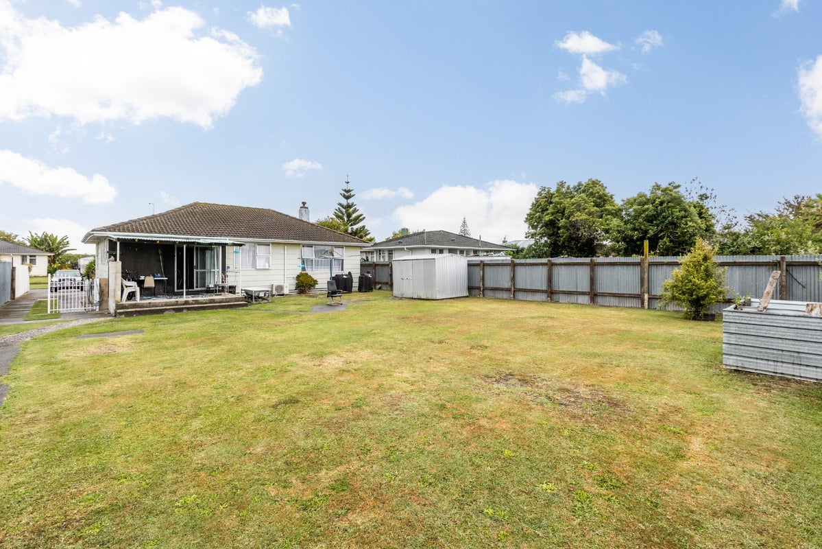 25 Curling Crescent, Onekawa, Napier - Carousel 2