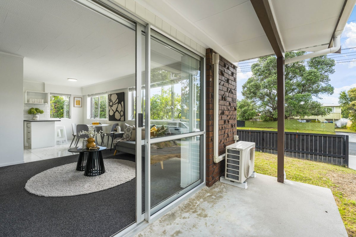 1/28 Roberts Road, Te Atatu South, Auckland - Carousel 2