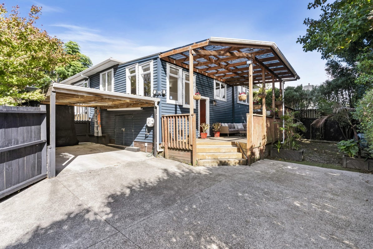 1/13 Harrybrook Road, Green Bay, Auckland - Carousel 2