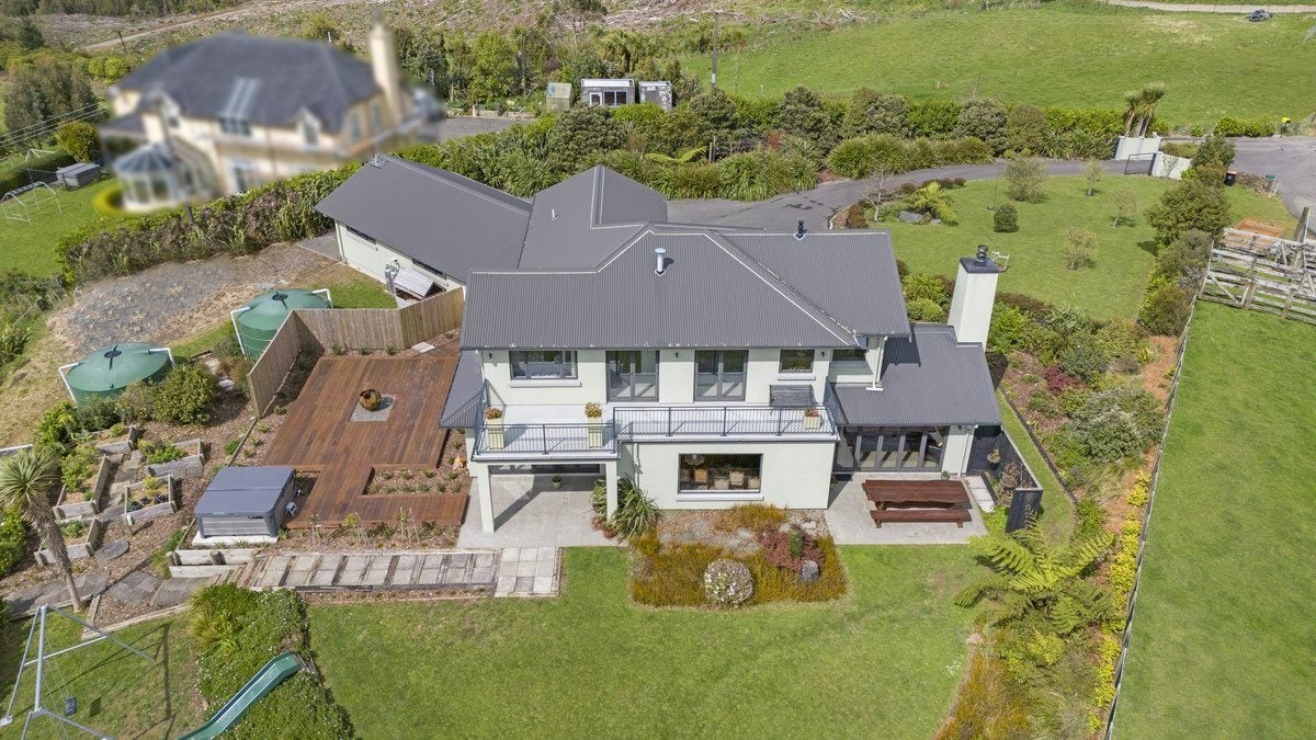 20 Pineland Drive, Turitea, Palmerston North - Carousel 20