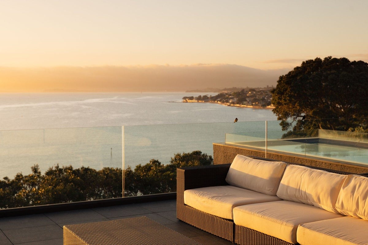 41 Beach Road, Castor Bay, Auckland - Carousel 2