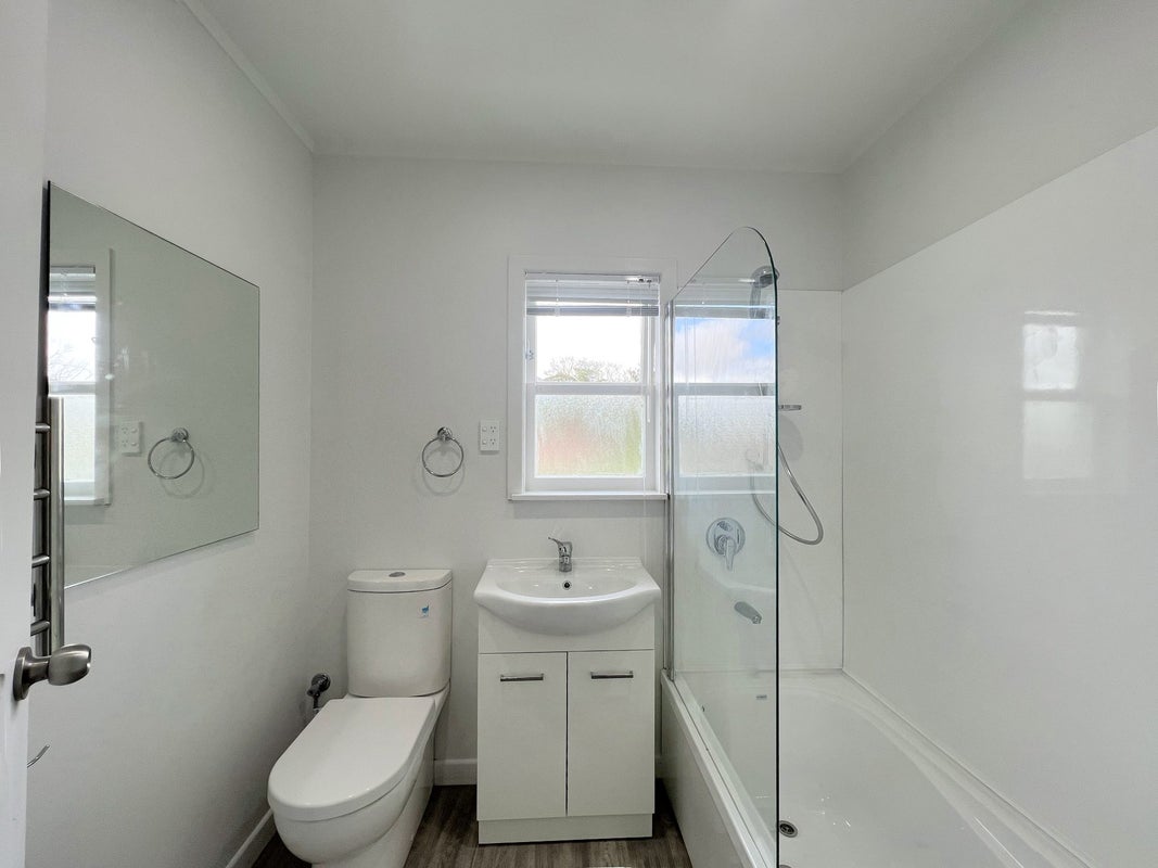 36 St Leonards Road, Kelston, Auckland - Carousel 6
