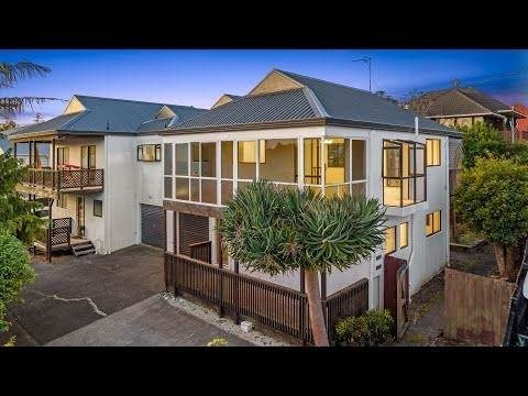 2/14 Wernham Place, Northcote, Auckland - Carousel 2