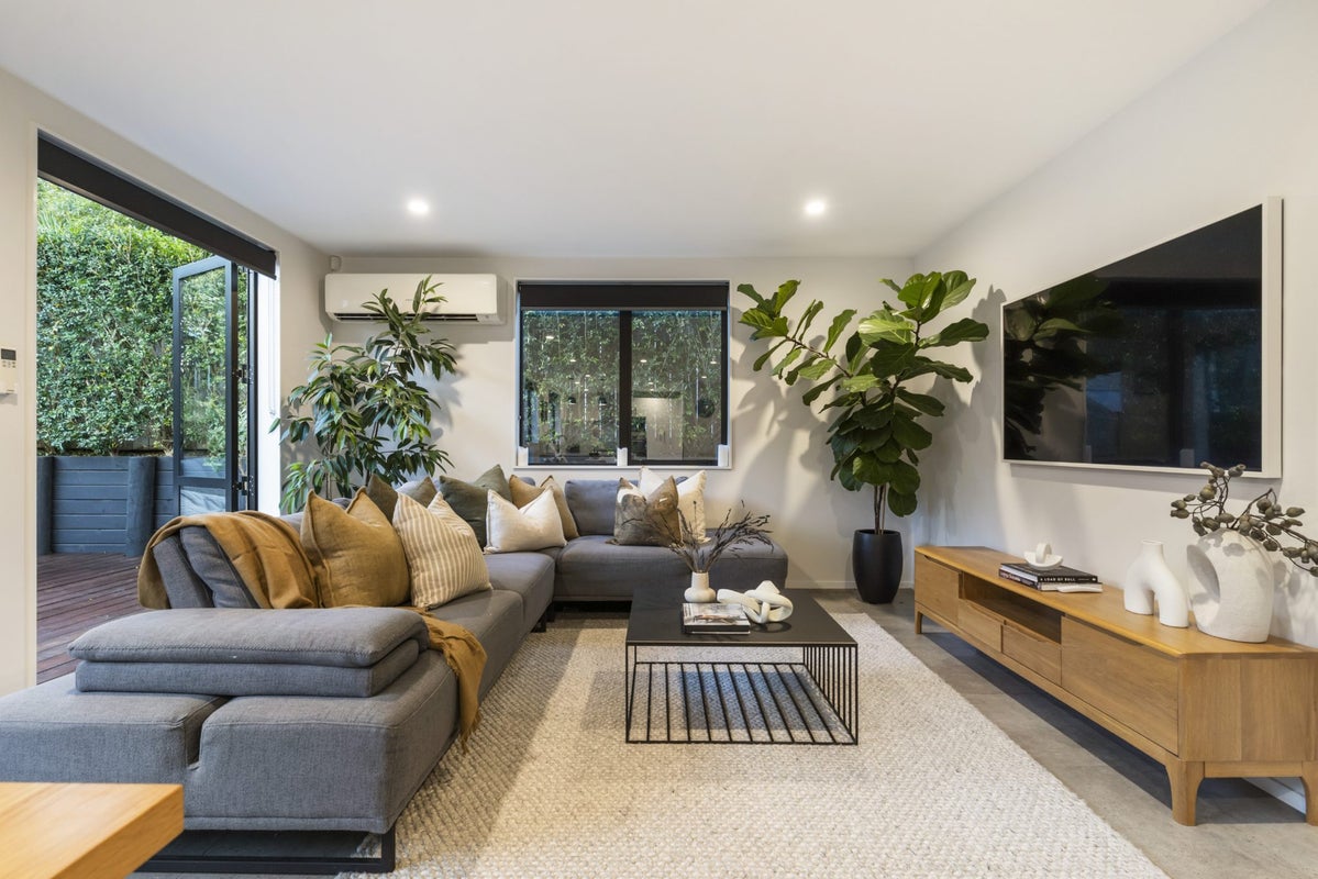 71A Neil Avenue, Te Atatu Peninsula, Auckland - Carousel 2