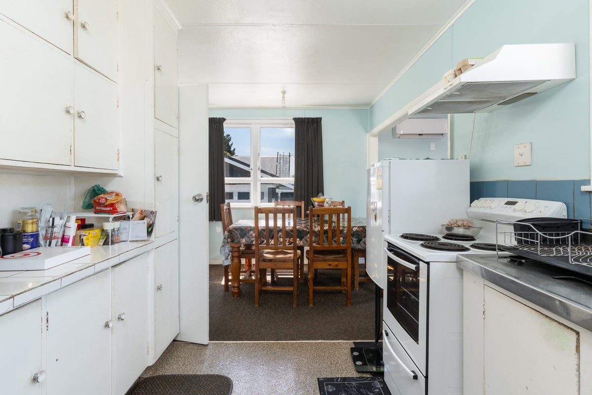 189 Sievers Grove, Cannons Creek, Porirua - Carousel 2