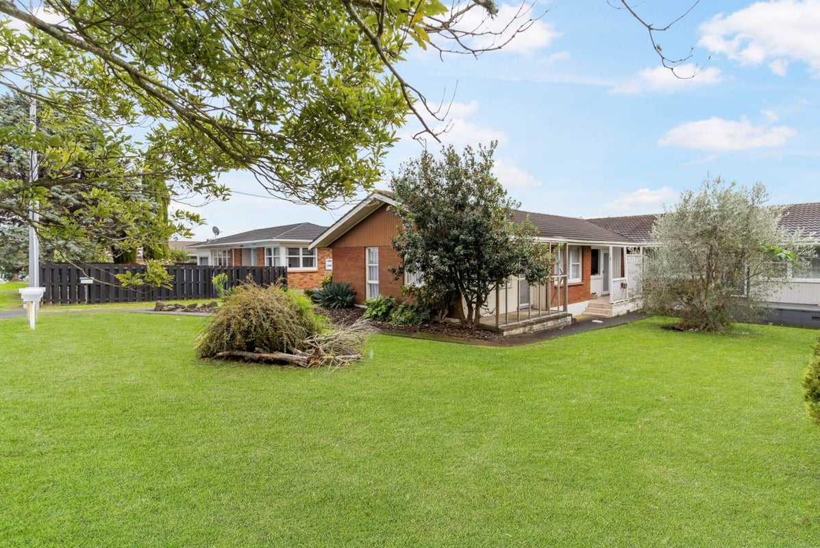 1/640 Pakuranga Road, Highland Park, Auckland - Carousel 1