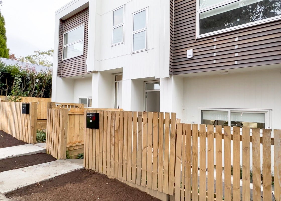 2/10 Tirimoana Road, Te Atatu South, Auckland - Carousel 10