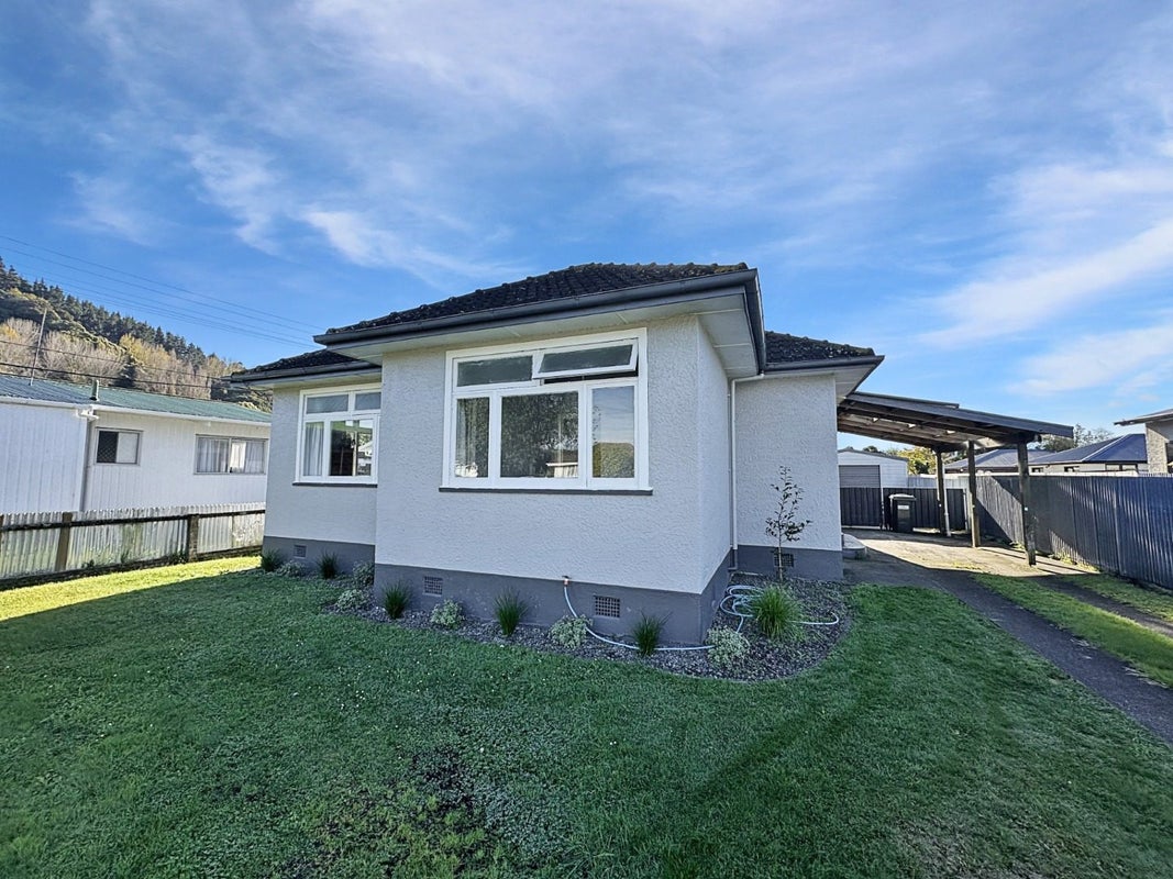 42 Caffray Avenue, Aramoho, Whanganui - Carousel 1