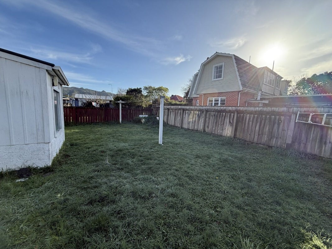 2/7 Cederholm Grove, Brown Owl, Upper Hutt - Carousel 7