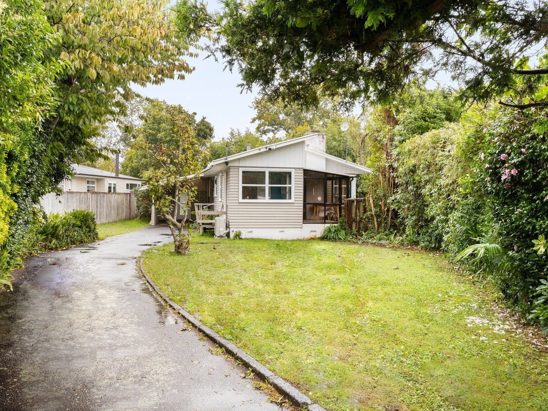 16 Gerrand Place, Chedworth, Hamilton - Carousel 1
