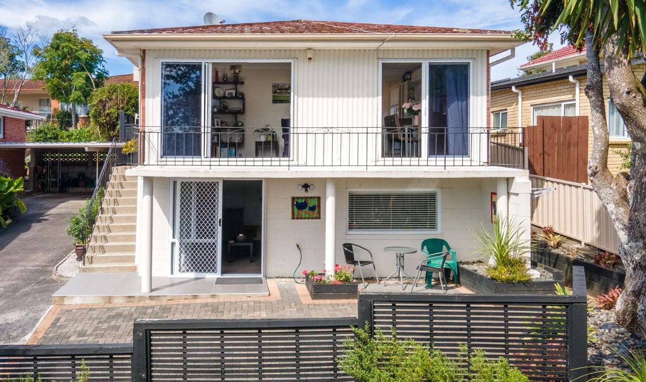 1/5 Kayeleen Place, Howick, Auckland - Carousel 1