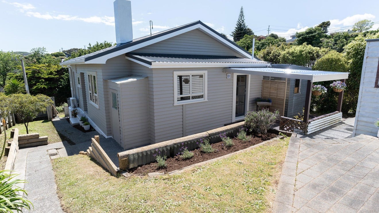 10 Arawhata Street, Ranui, Porirua - Carousel 1