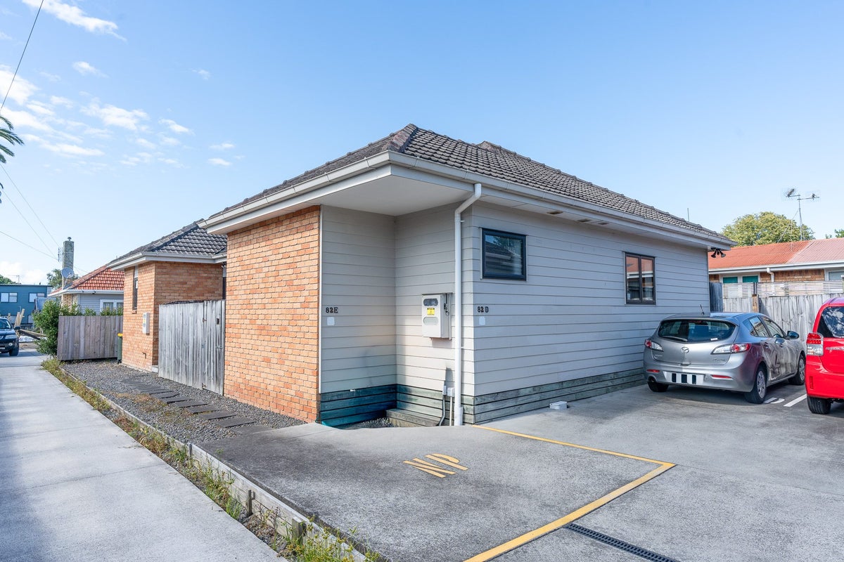 4/82 Clyde Street, Hamilton East, Hamilton - Carousel 2