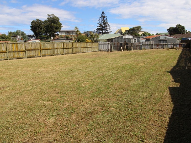 8 Thomas Place, Foxton Beach, Foxton - Carousel 2