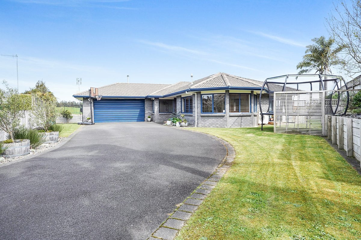 232 Grandview Road, Western Heights, Hamilton - Carousel 1